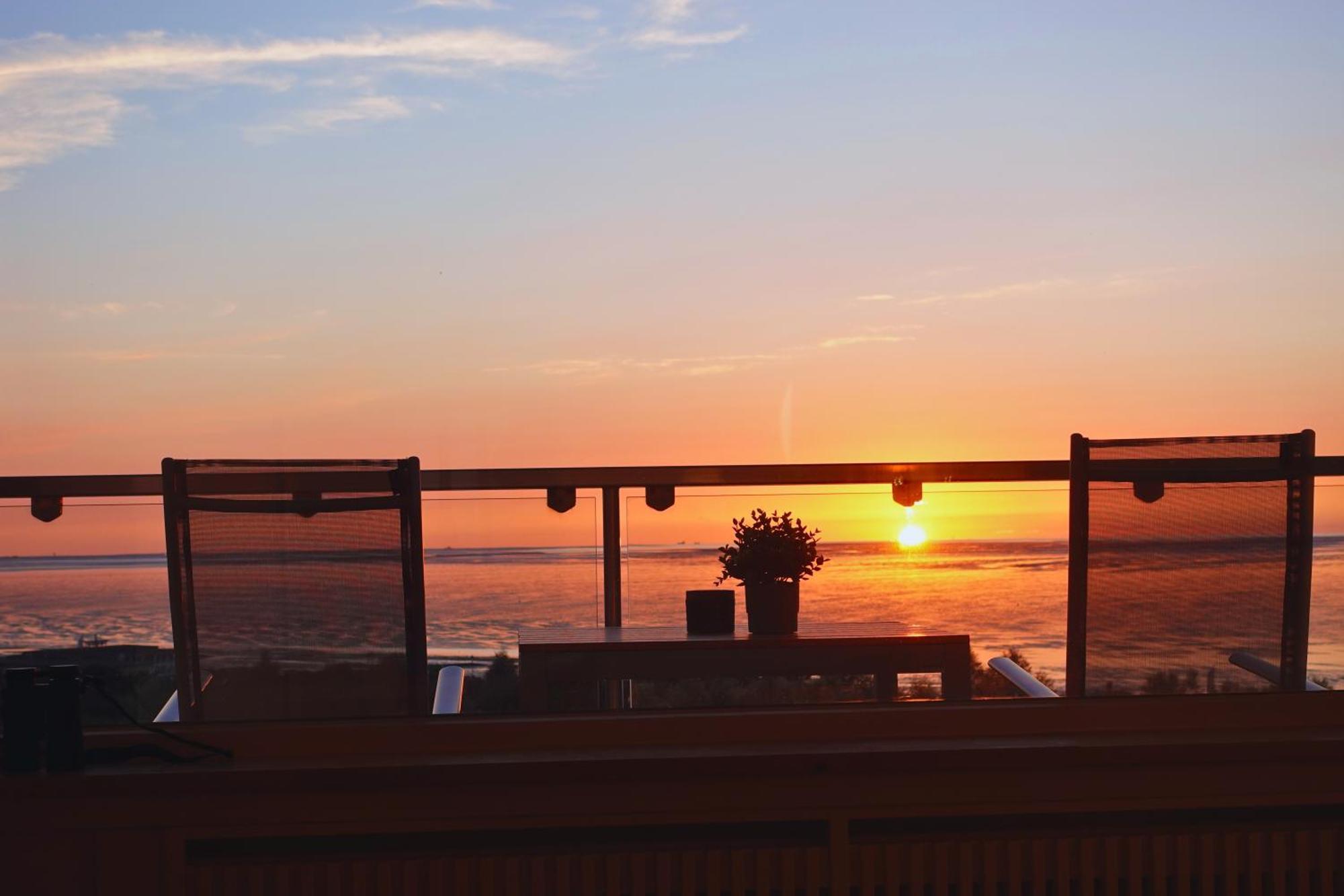 Panoramameerblicksuite Direkt Am Strand, Garage Wlan, Aufzug, Smarttv,bettwaesche,handtuecher, Netflix Uvm * Cuxhaven