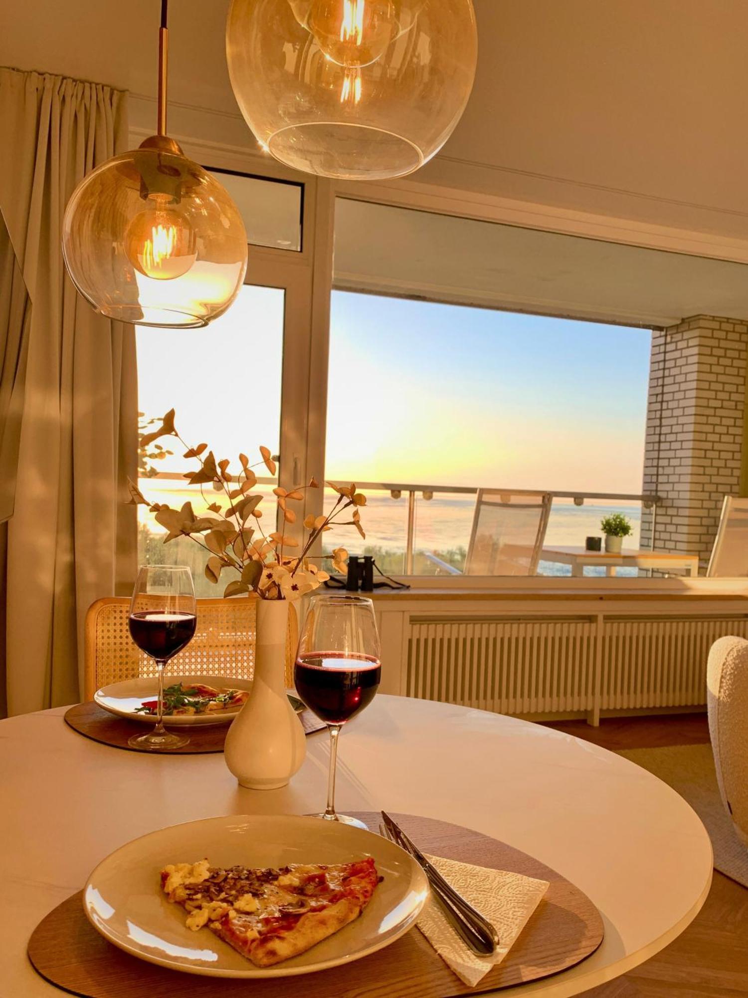Panoramameerblicksuite Direkt Am Strand, Garage Wlan, Aufzug, Smarttv,bettwaesche,handtuecher, Netflix Uvm Cuxhaven